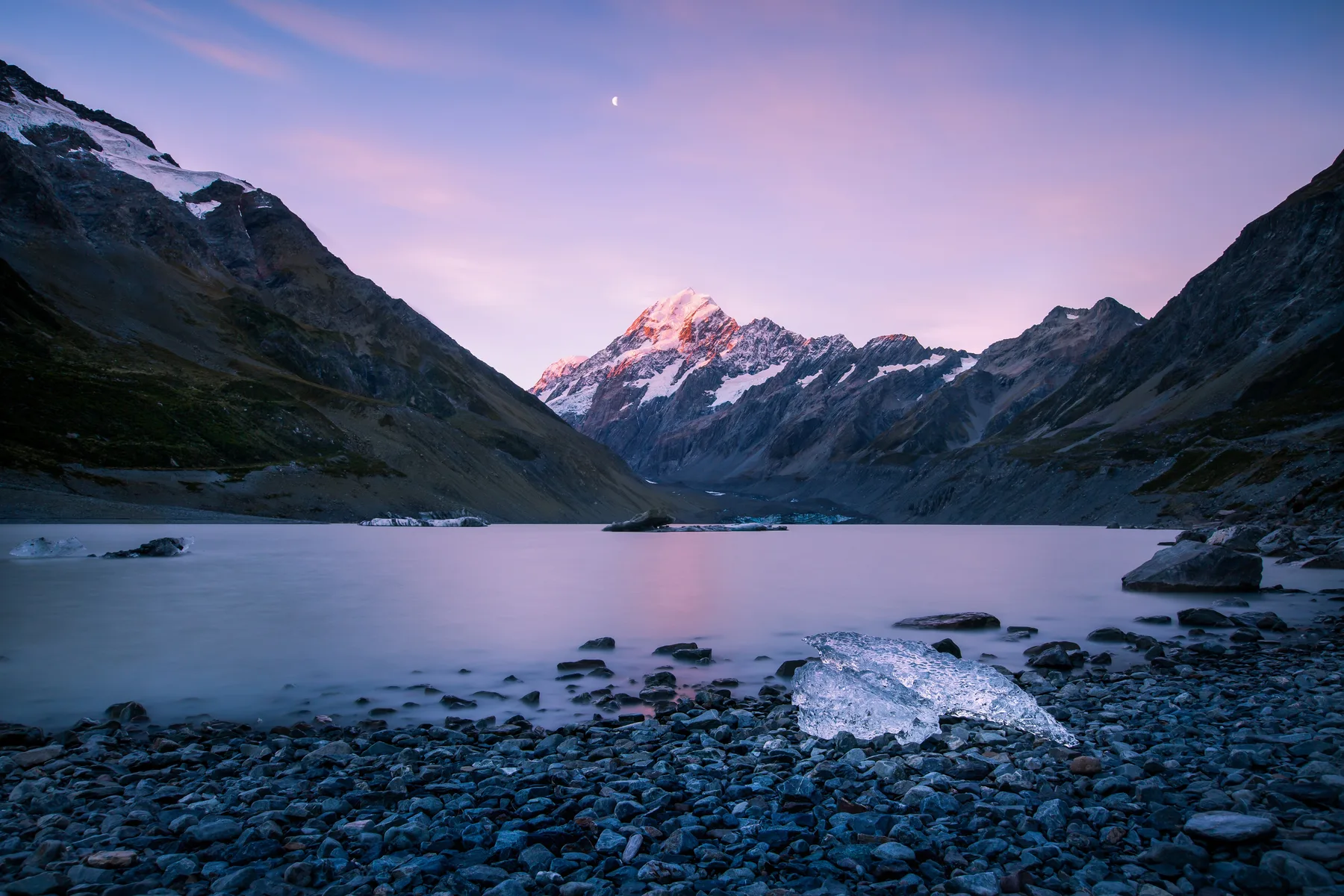 Cahaya senja di pegunungan Aoraki / Mount Cook, South Island